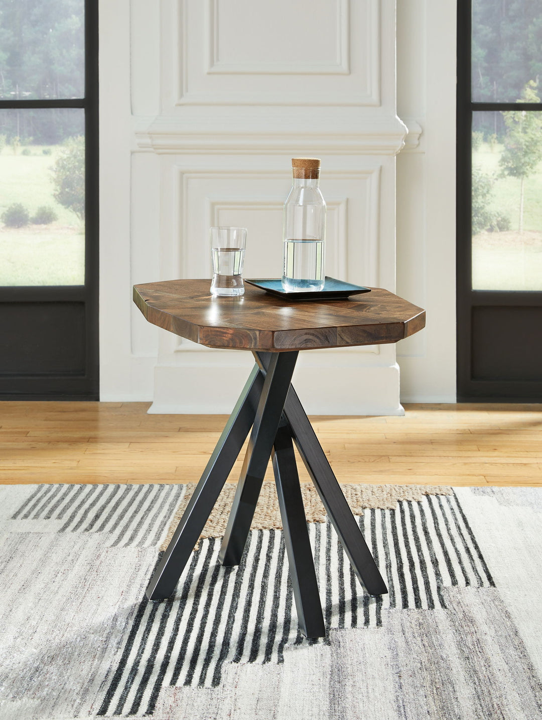 Haileeton - Round End Table - Brown / Black
