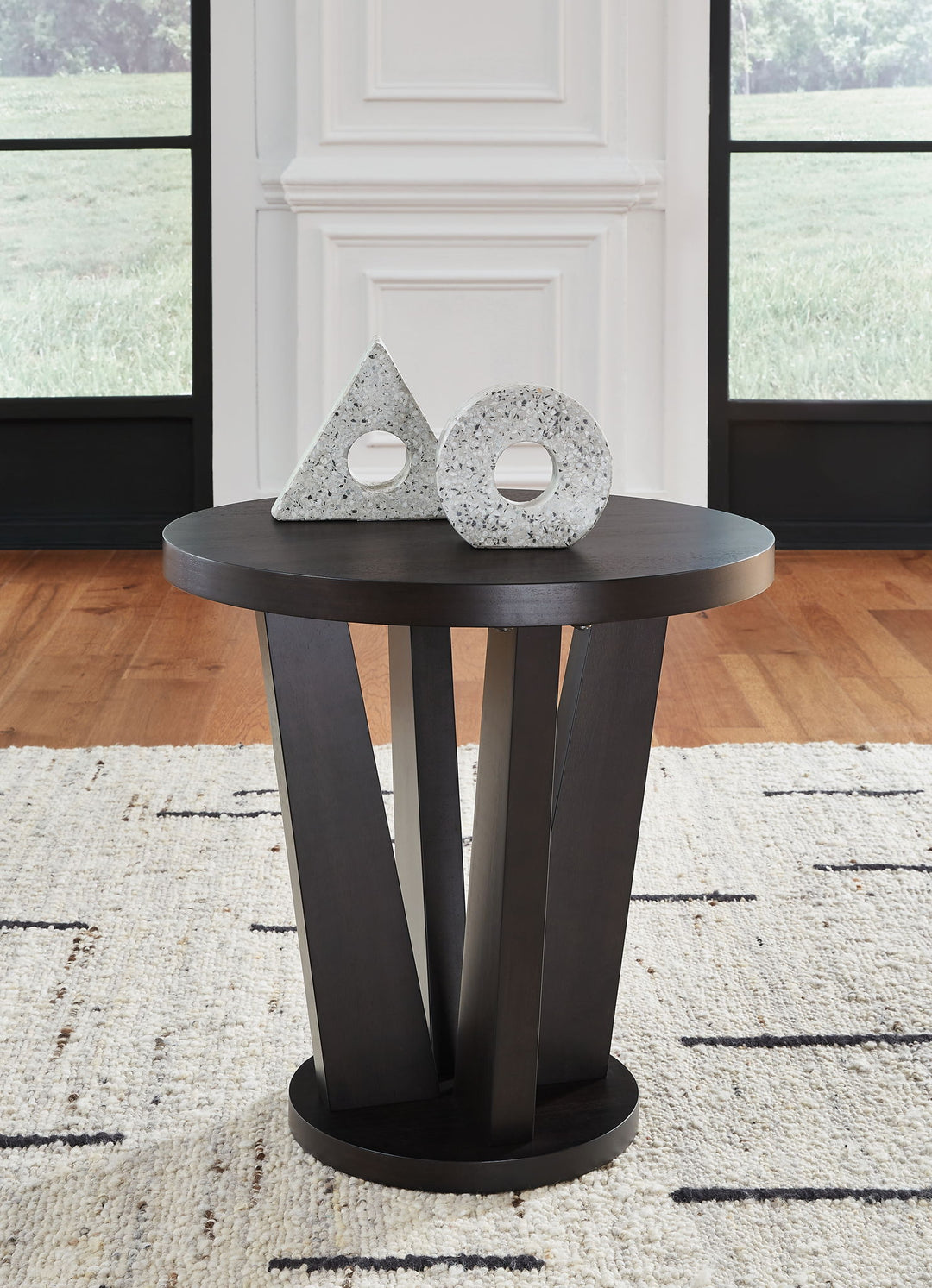 Chasinfield - Round End Table - Dark Brown