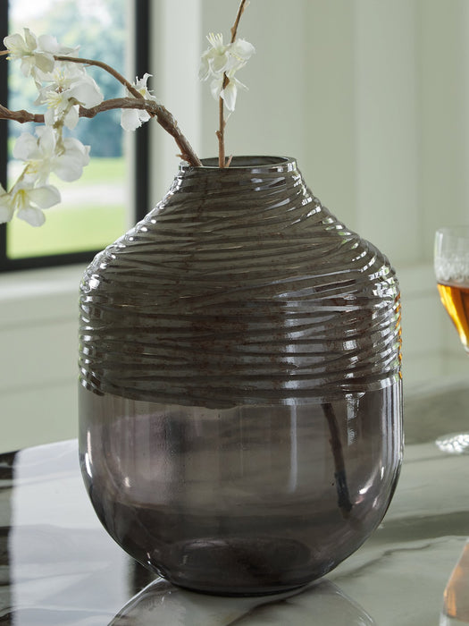 Harpwick Vase