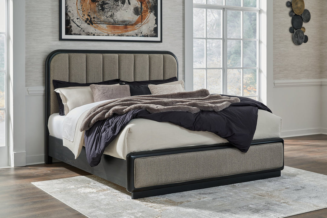 Rowanbeck Upholstered Bed