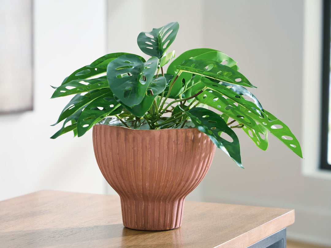 Orban - Vase - Sienna / White - Roberts Furniture & Mattress (Yorktown, VA)