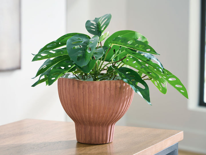 Orban - Vase - Sienna / White - Roberts Furniture & Mattress (Yorktown, VA)