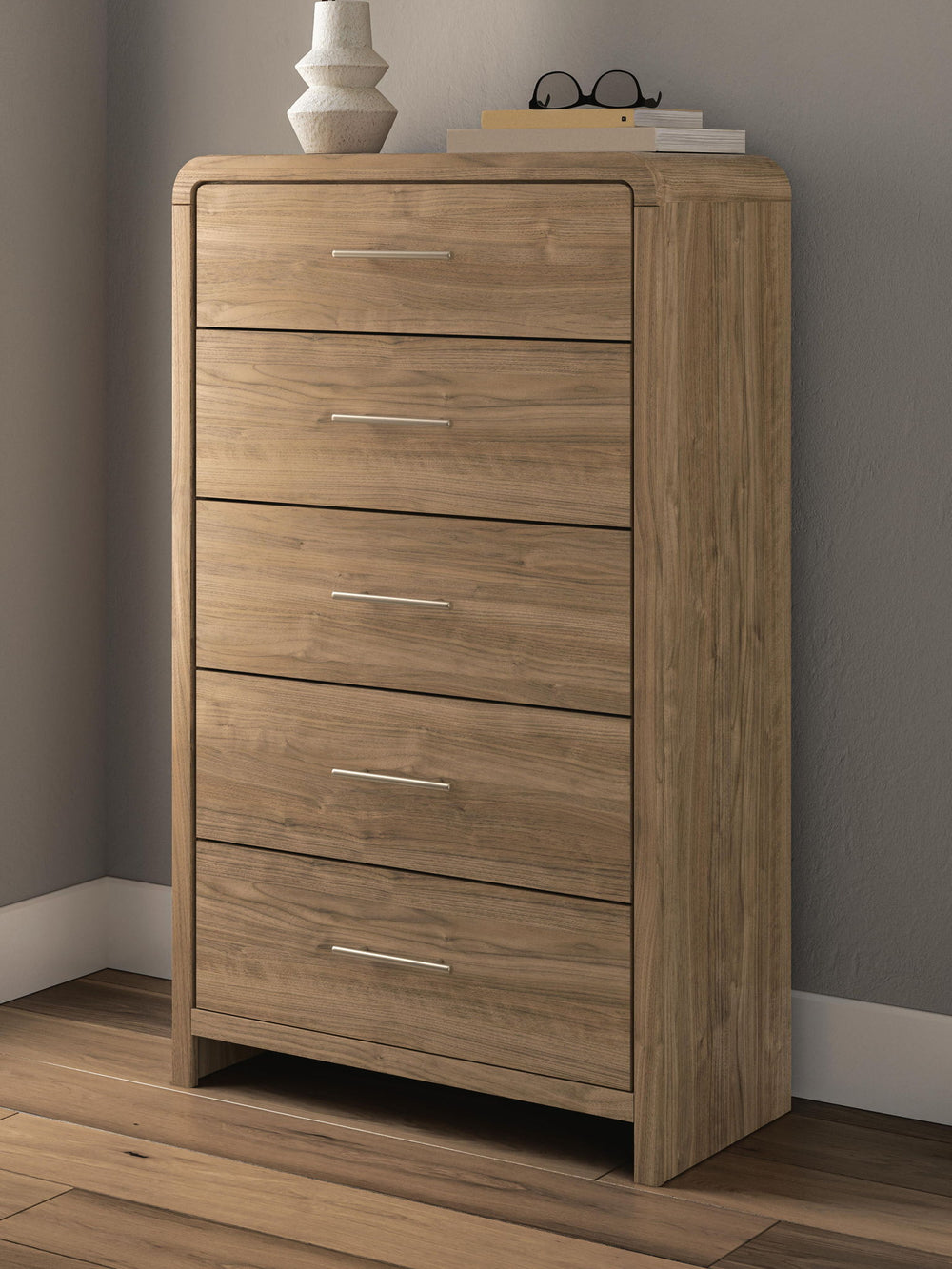 Gramburg - Five Drawer Chest - Warm Natural Brown - Roberts Furniture & Mattress (Yorktown, VA)