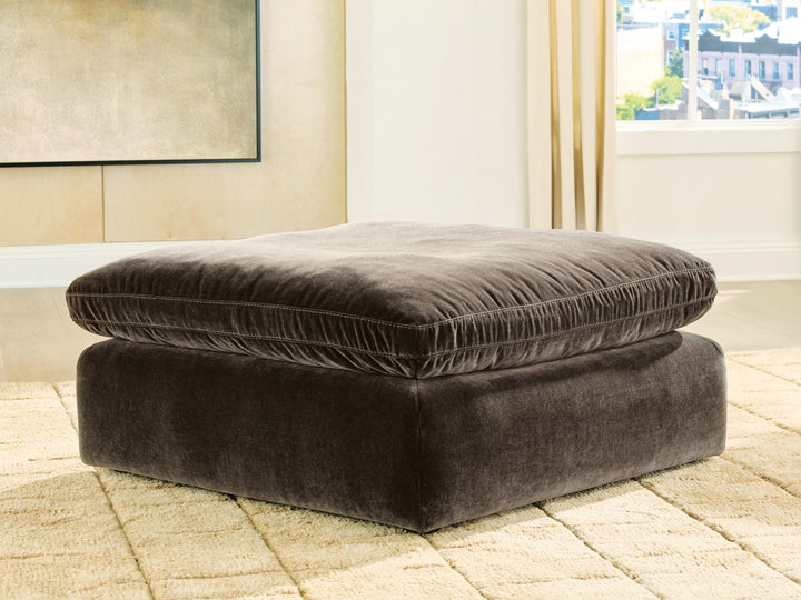 Maxton Heights - Oversized Accent Ottoman - Roberts Furniture & Mattress (Yorktown, VA)