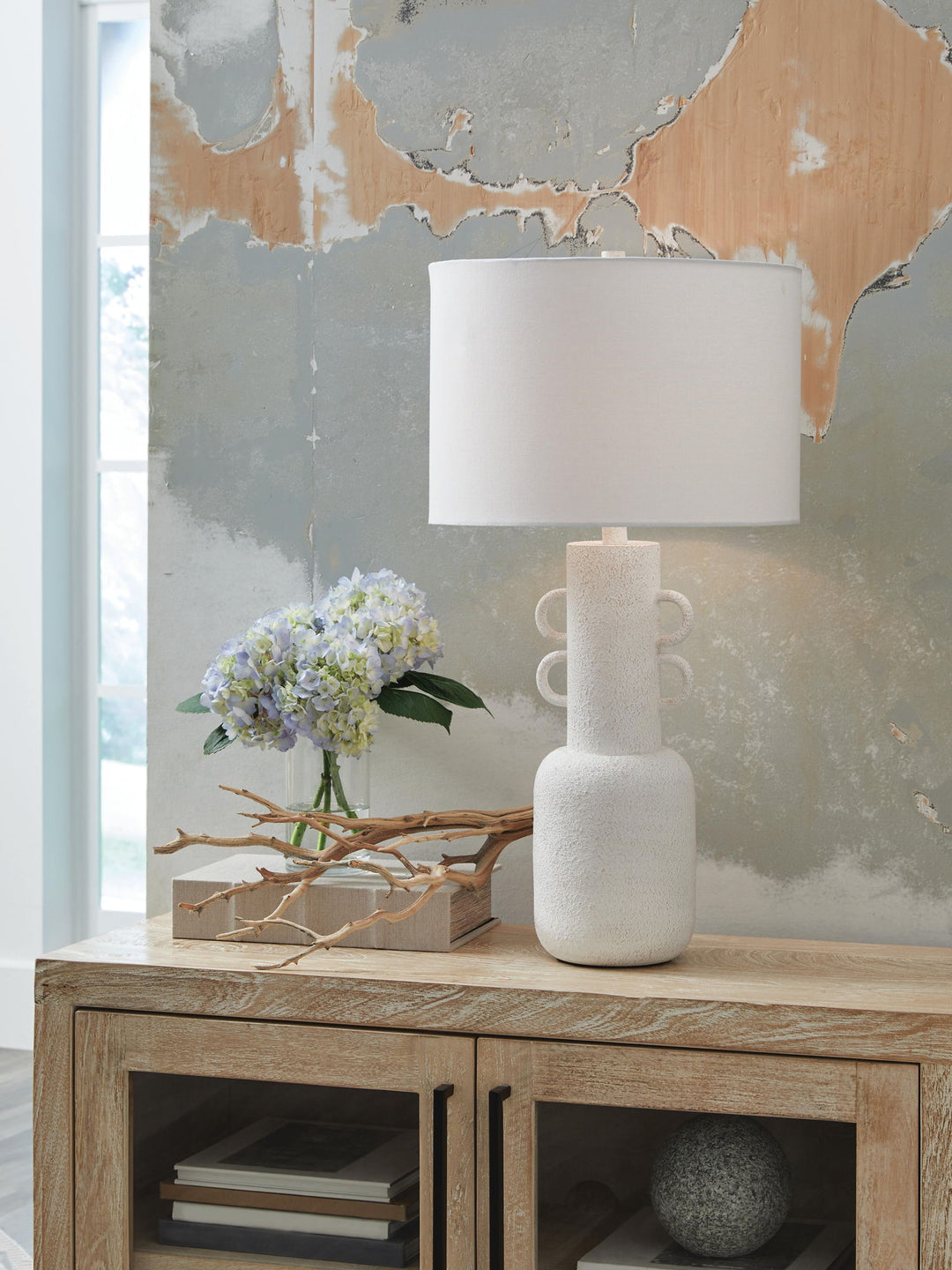 Perringhill - Metal Table Lamp - Distressed White - Roberts Furniture & Mattress (Yorktown, VA)
